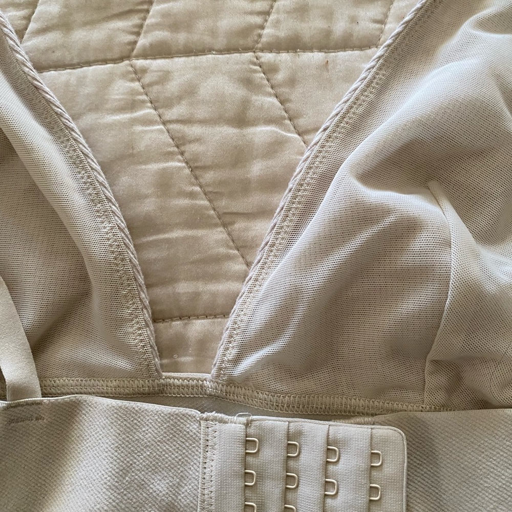 SKIMS Oatmeal Color Ribbed Bralettes - Picture 5 of 14